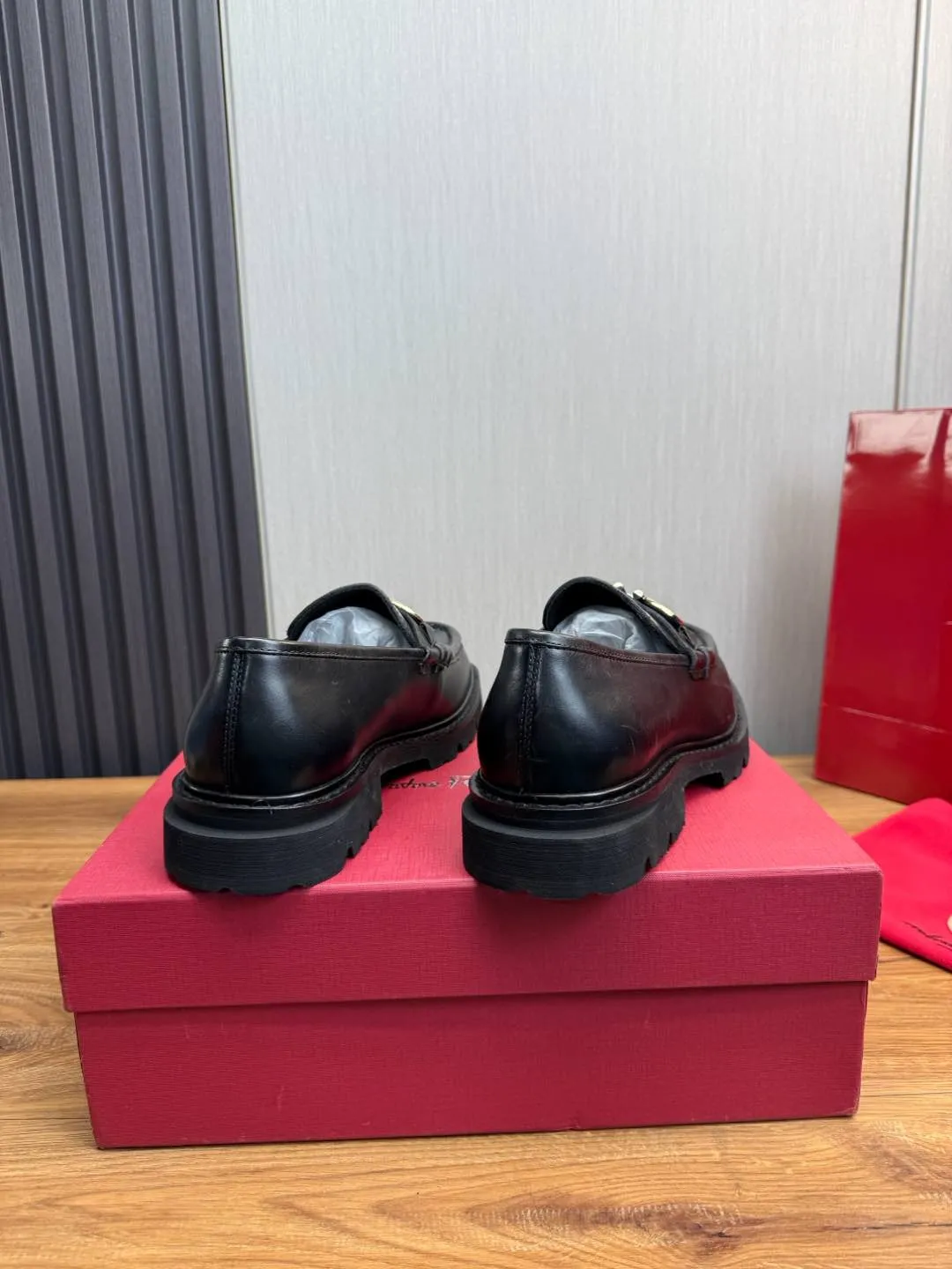 Men's shoes 💰880💰 Ferragamo. [Ferragamo] men's thick-soled loafers, the latest hot style, 1:1 original purchase quality, top quality, imported open-edge beaded cowhide leather on the upper, hand-made three-dimensional stitching highlights the round toe design, the inner foot pads are all imported cowhide, with original lightweight foam outsole, matching code 39-44, (38, 45 custom-made, non-refundable)